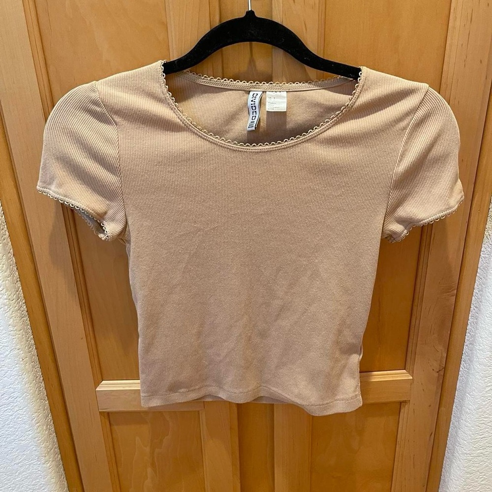H&M beige tan ribbed crop top size small